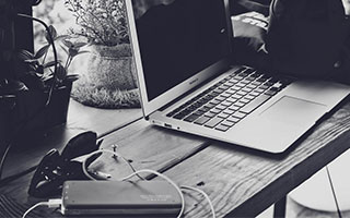 那个股票软件最好:炒股配资行情-大盘回调 无敌的“易中天”也终于跌了！为何情绪突变？